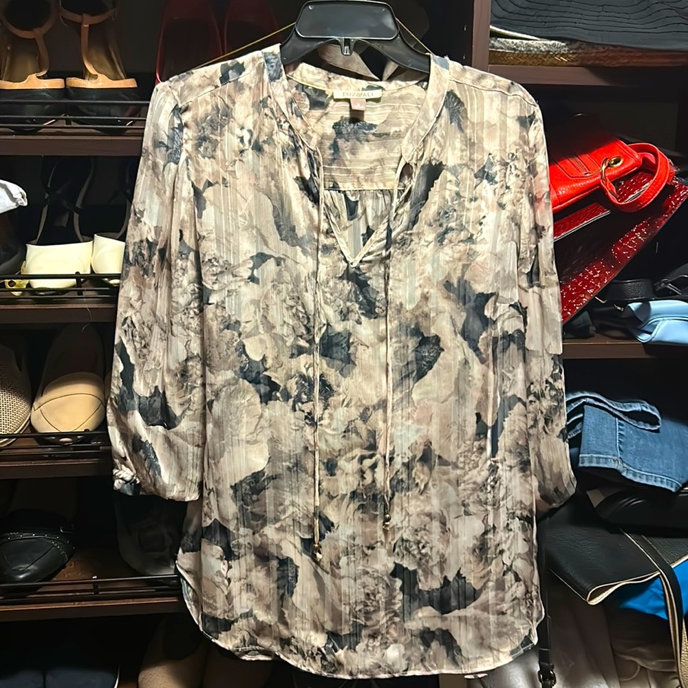 Woman’s Roz and Ali blouse.  Size M
